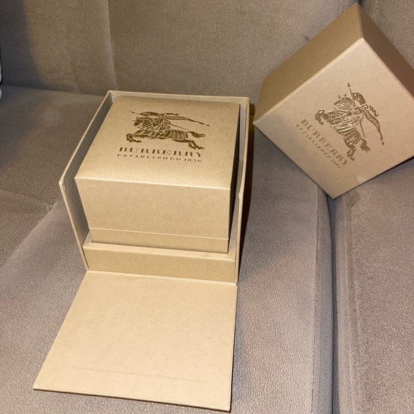 Burberry Watch Box (with passport) - Picture 2 of 5
